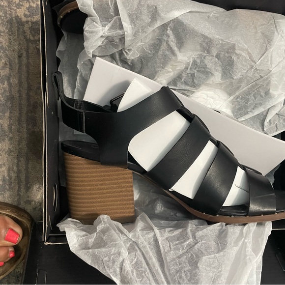 Women’s Sandals - Picture 1 of 3